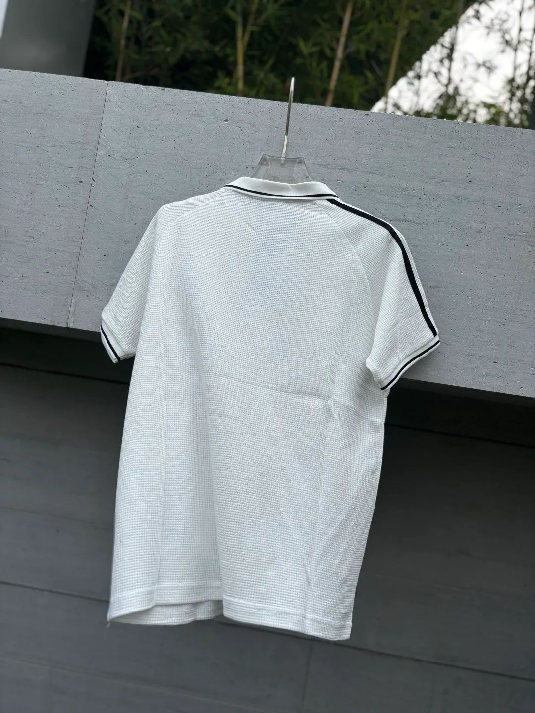 Chip version 𝟬𝟱𝟰𝟰𝟳# Exclusive real shot/difference between various stolen pictures and online picture versions on the market [𝗔𝗱𝗶𝗱𝗮𝘀Adidas clover chest embroidery for men and women Same Style𝗩 collar short sleeves] ✅Full set of 1:1 customized accessories ➕Customized three-label ➕𝗬𝘂𝗮𝗻 version hang tag ➕𝗹𝗼𝗴𝗼 packaging bag🔥 ➕Scan the tag to enter the official website. ✅Top Original version, ins Xiaohongshu Dewu Kuaishou and many bloggers wear it. ✅Adidas is a rare V-neck with no buttons, personalized setting and generous temperament, showing the elegance at a glance. ✅Three standards are customized with 270g waffle original Authentic custom-made imported fabrics for the watch, and the overall tailoring adopts three-dimensional structure tailoring! Ergonomically designed, more flexible when wearing! The cut is streamlined and streamlined, allowing you to move flexibly with your body! Integrates functionality, beauty and durability! Suitable for business, travel, leisure and many other occasions! ⭕The high version of the best products🐮is different from the junk products in the market🗯️The same picture but different prices means different versions. ❌Don’t be fooled by the same copywriters and pirated pictures from outside that mix and distribute high-luxury pictures at low prices. After comparing the quality, you will know where the gap is. Don’t lie. I don’t guarantee that my products are the cheapest, but I definitely guarantee that they are worth every penny of your hard-earned money! ‼ ️We don’t slash prices or lower prices, we supply products with heart and only make high-end versions!!! Breasts Jimei must see the details of my home clearly, the pictures of my home are all taken by the owner himself❤️ Color: White Size S-XXL
